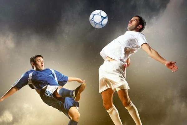 為什么足球球員的薪資都很高？